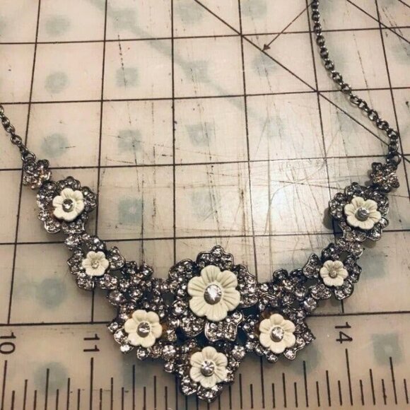 #1740 RHINESTONES WHITE FLOWERS NECKLACE 17 INCH LOBSTER CLAW - Picture 6 of 9